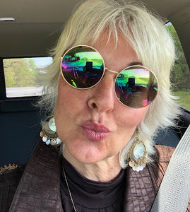 Meet your Posher, Joy